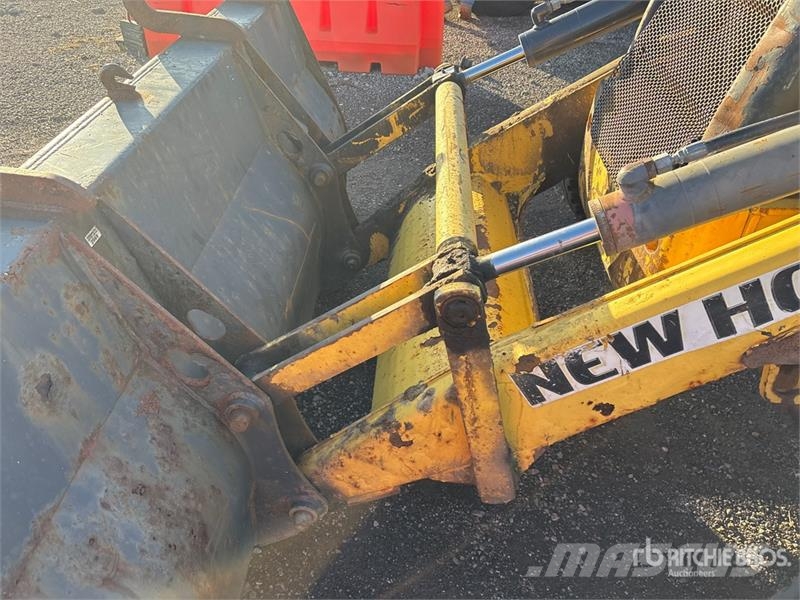 New Holland B95B Backhoe