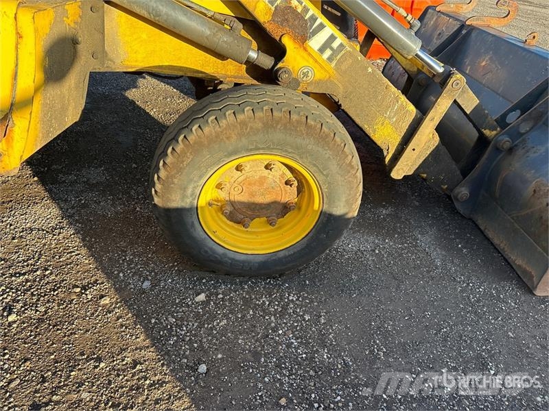 New Holland B95B Backhoe
