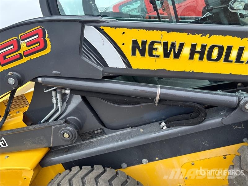 New Holland L223 Ładowarki burtowe