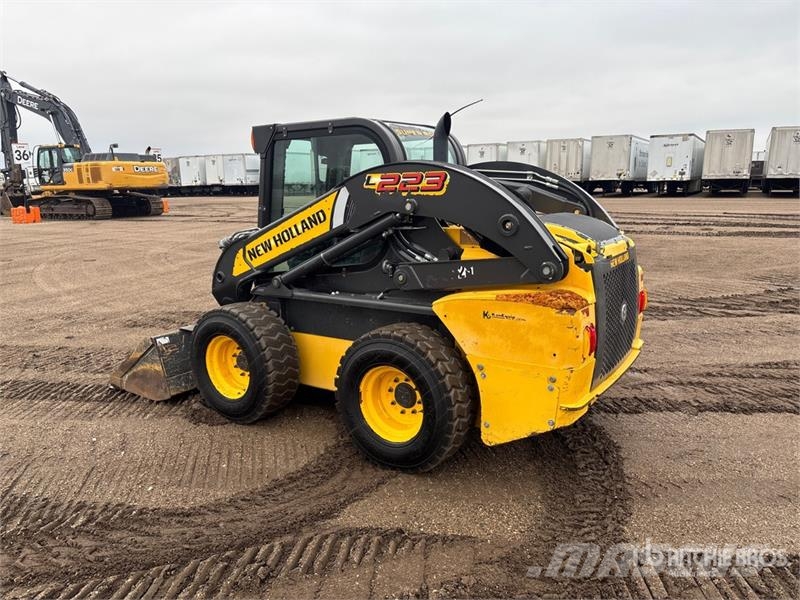 New Holland L223 Ładowarki burtowe