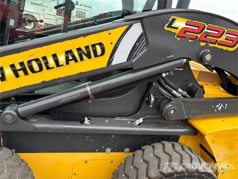 New Holland L223 Ładowarki burtowe