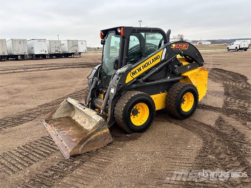 New Holland L223 Ładowarki burtowe