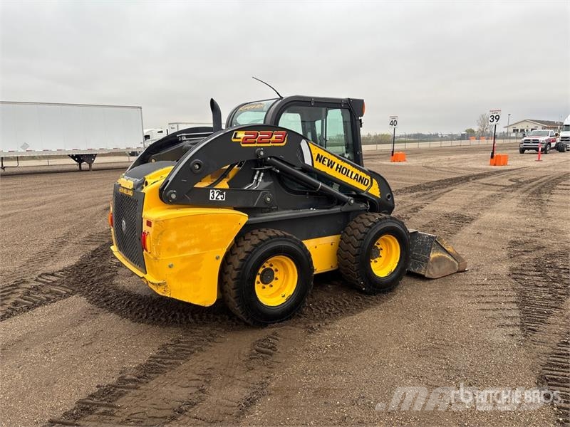 New Holland L223 Ładowarki burtowe