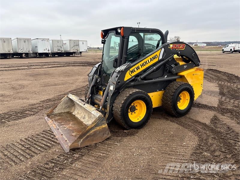 New Holland L223 Ładowarki burtowe