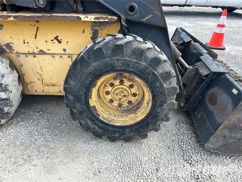 New Holland LS180 Skid steer mini nakladalci