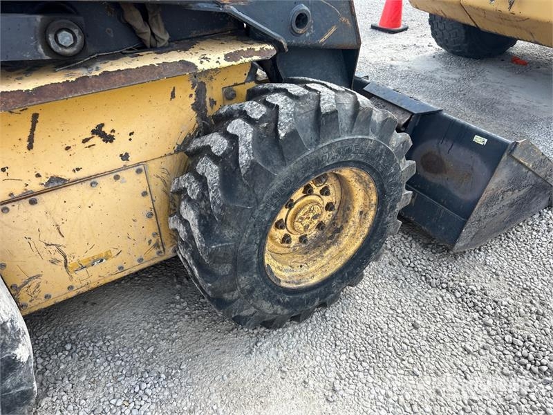 New Holland LS180 Skid steer mini nakladalci