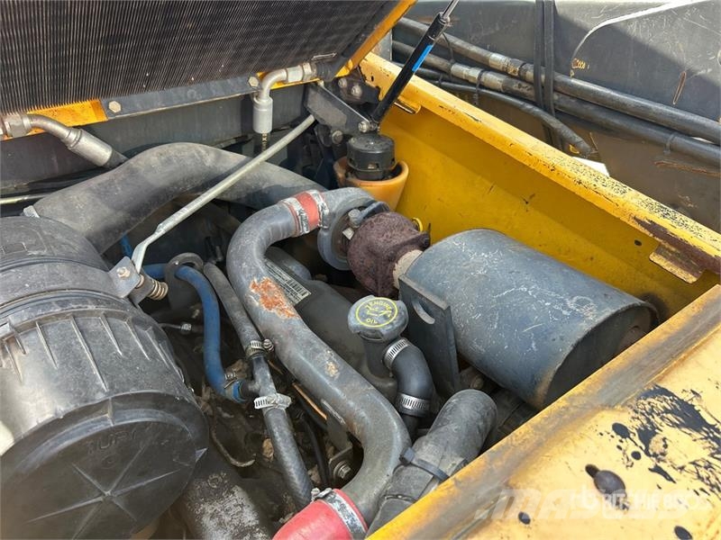 New Holland LS180 Skid steer mini nakladalci
