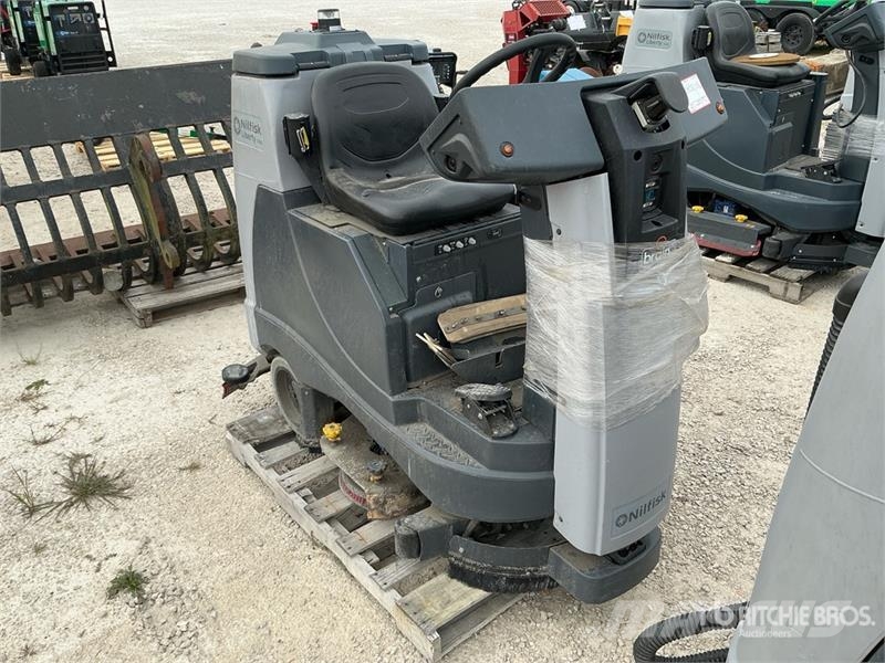 Nilfisk Liberty SC60 Ride-On Electric Floor Scrubber Andre Landbrukshengere
