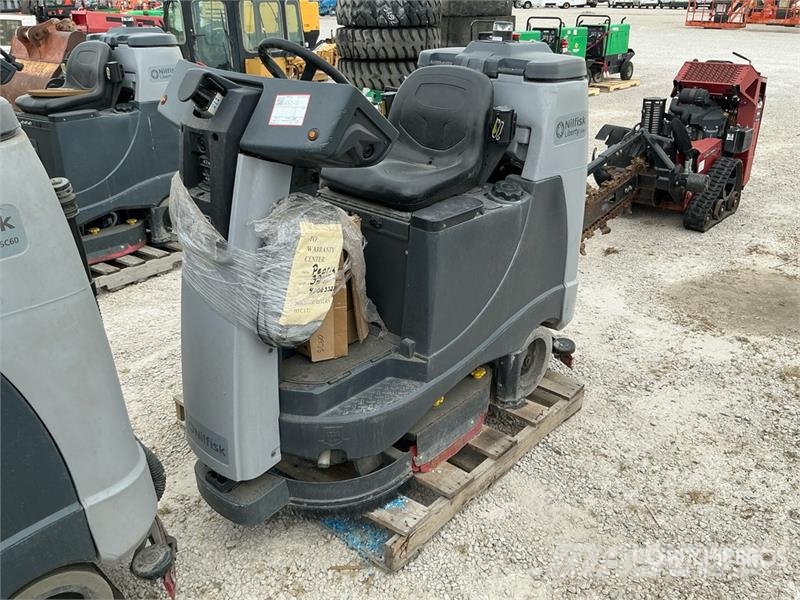 Nilfisk Liberty SC60 Ride-On Electric Floor Scrubber Kitos priekabos