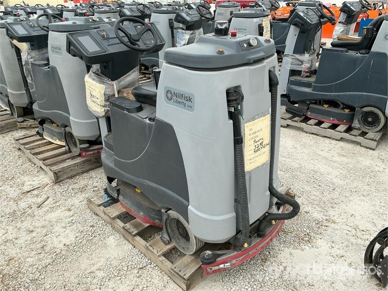 Nilfisk Liberty SC60 Ride-On Electric Floor Scrubber Kitos priekabos