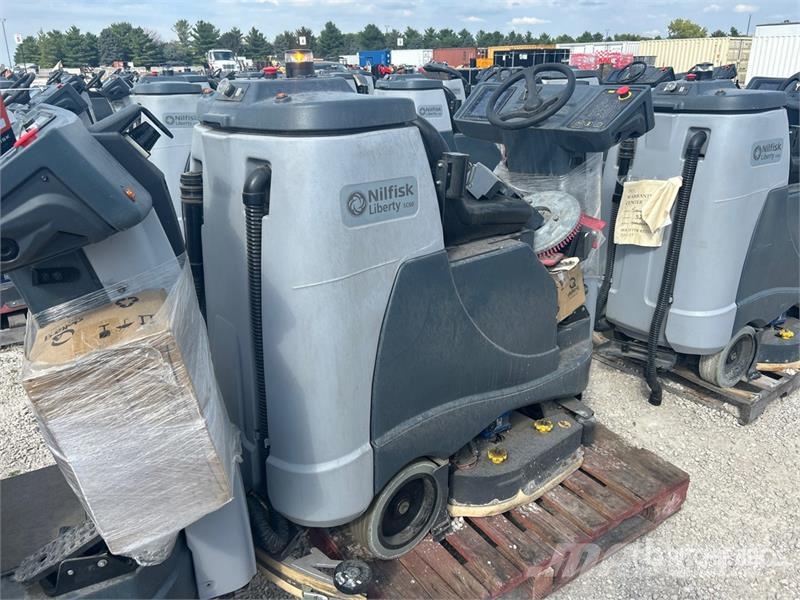 Nilfisk Liberty SC60 X71D Ride-On Electric Floor Scrubber その他トレーラー