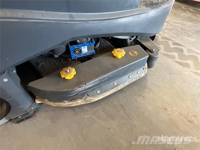 Nilfisk Liberty SC60 X71D Ride-On Electric Floor Scrubber Další přívěsné vozíky
