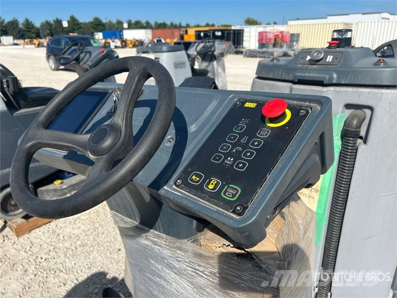 Nilfisk Liberty SC60 X71D Ride-On Electric Floor Scrubber 其他拖车