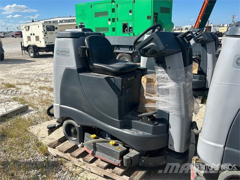 Nilfisk Liberty SC60 X71D Ride-On Electric Floor Scrubber 其他拖车