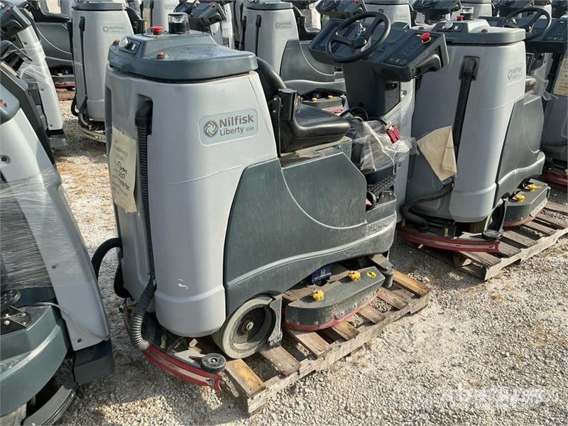 Nilfisk Liberty SC60 X71D Ride-On Electric Floor Scrubber Muut perävaunut
