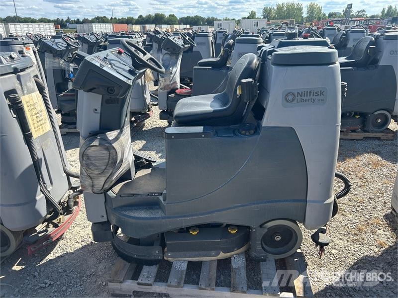 Nilfisk Liberty SC60 X71D Ride-On Electric Floor Scrubber Diger römorklar