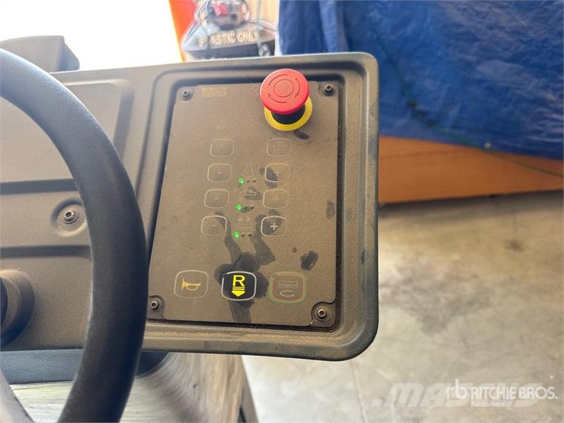 Nilfisk Liberty SC60 X71D Ride-On Electric Floor Scrubber Diger römorklar