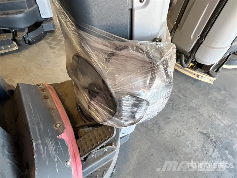Nilfisk Liberty SC60 X71D Ride-On Electric Floor Scrubber Další přívěsné vozíky