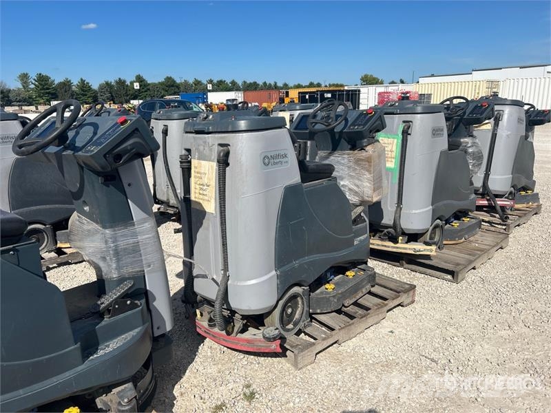 Nilfisk Liberty SC60 X71D Ride-On Electric Floor Scrubber 其他拖车
