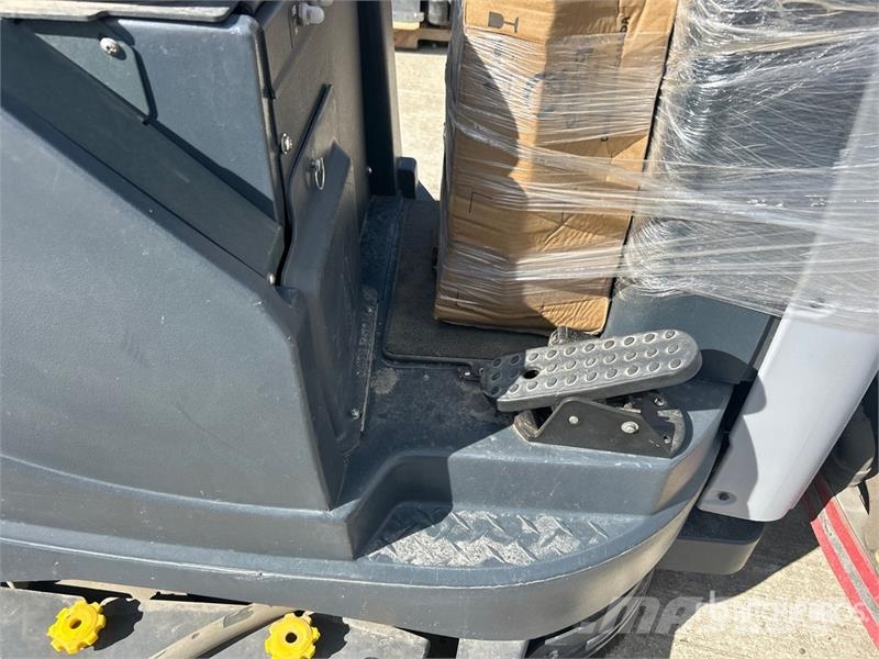 Nilfisk Liberty SC60 X71D Ride-On Electric Floor Scrubber 其他拖车