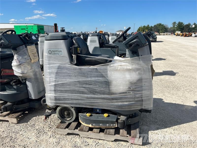 Nilfisk Liberty SC60 X71D Ride-On Electric Floor Scrubber 其他拖车