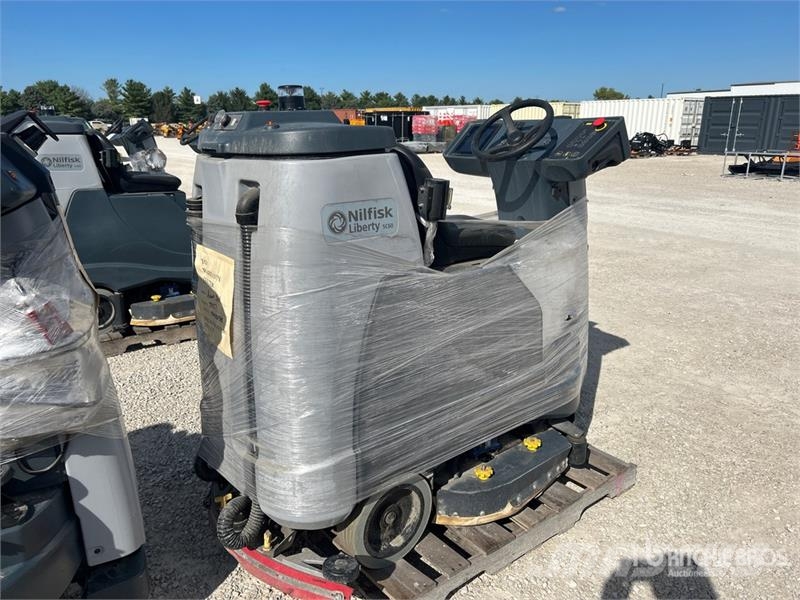 Nilfisk Liberty SC60 X71D Ride-On Electric Floor Scrubber 其他拖车