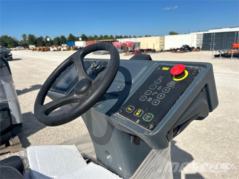 Nilfisk Liberty SC60 X71D Ride-On Electric Floor Scrubber 其他拖车