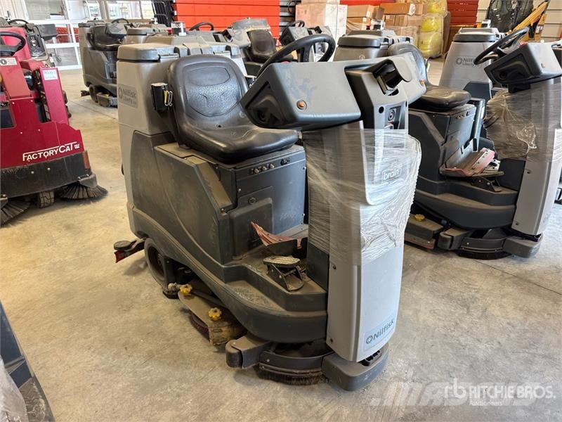 Nilfisk Liberty SC60 X71D Ride-On Electric Floor Scrubber Diger römorklar