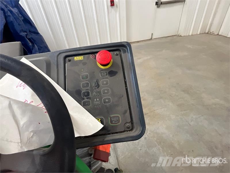 Nilfisk Liberty SC60 X71D Ride-On Electric Floor Scrubber Další přívěsné vozíky