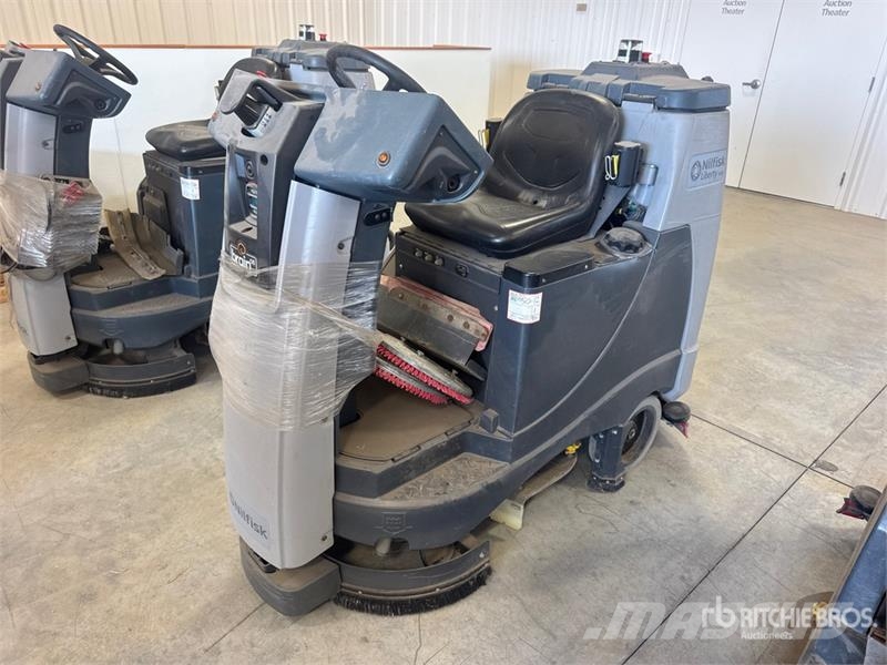 Nilfisk Liberty SC60 X71D Ride-On Electric Floor Scrubber Diger römorklar