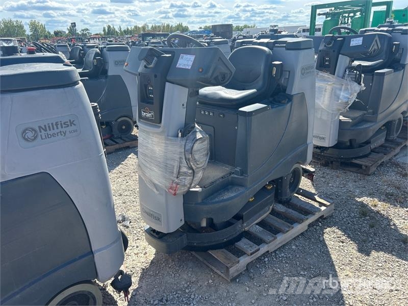 Nilfisk Liberty SC60 X71D Ride-On Electric Floor Scrubber Diger römorklar