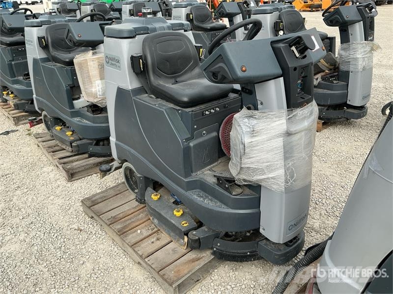 Nilfisk Liberty SC60 X71D Ride-On Electric Floor Scrubber その他トレーラー