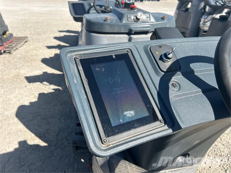 Nilfisk Liberty SC60 X71D Ride-On Electric Floor Scrubber Diger römorklar