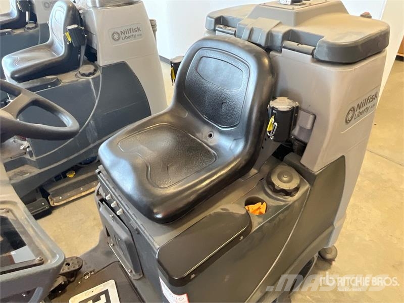 Nilfisk Liberty SC60 X71D Ride-On Electric Floor Scrubber Další přívěsné vozíky
