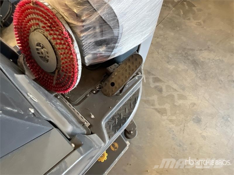 Nilfisk Liberty SC60 X71D Ride-On Electric Floor Scrubber Další přívěsné vozíky