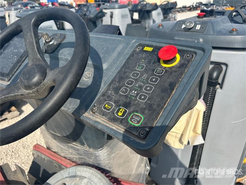 Nilfisk Liberty SC60 X71D Ride-On Electric Floor Scrubber その他トレーラー