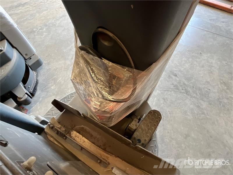 Nilfisk Liberty SC60 X71D Ride-On Electric Floor Scrubber Ostale prikolice