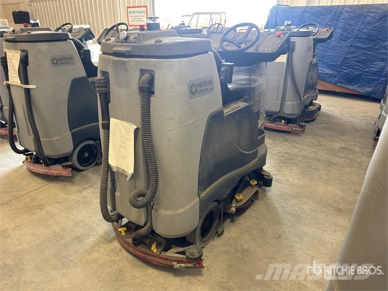 Nilfisk Liberty SC60 X71D Ride-On Electric Floor Scrubber Diger römorklar