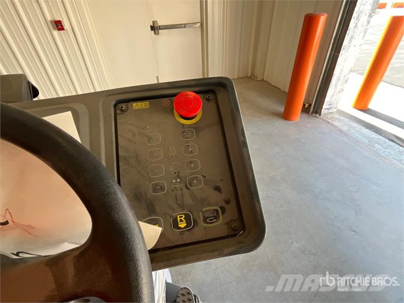 Nilfisk Liberty SC60 X71D Ride-On Electric Floor Scrubber Další přívěsné vozíky