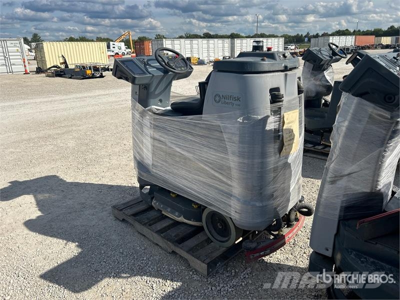 Nilfisk Liberty SC60 X71D Ride-On Electric Floor Scrubber 其他拖车
