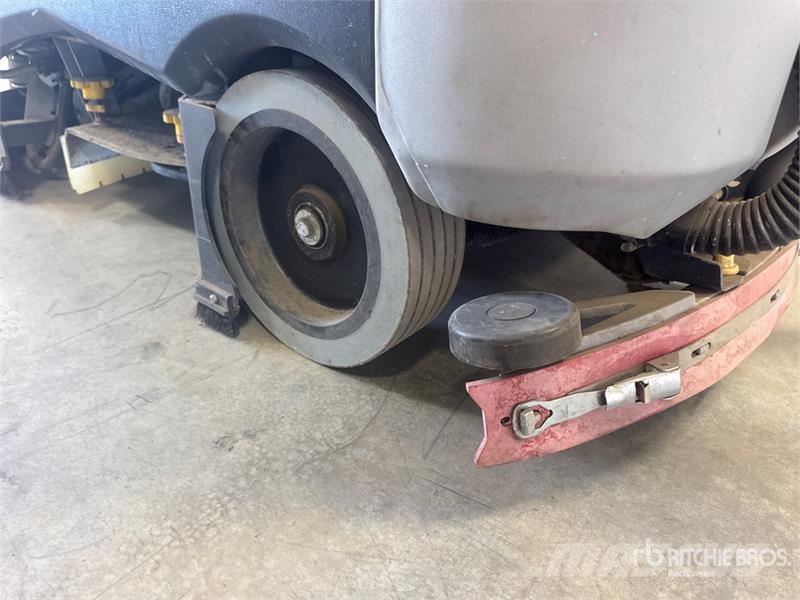 Nilfisk Liberty SC60 X71D Ride-On Electric Floor Scrubber Diger römorklar