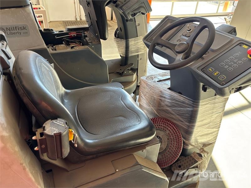 Nilfisk Liberty SC60 X71D Ride-On Electric Floor Scrubber Λοιπές ρυμούλκες
