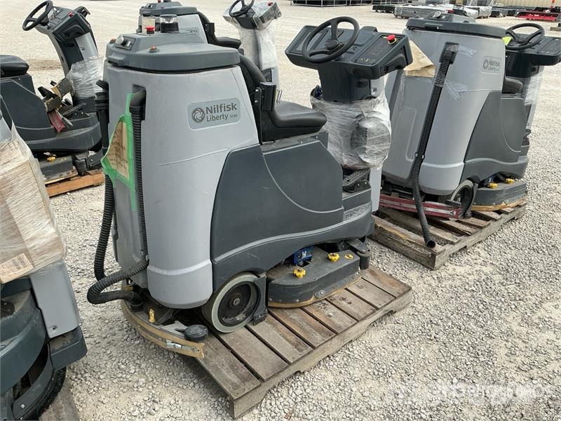 Nilfisk Liberty SC60 X71D Ride-On Electric Floor Scrubber その他トレーラー