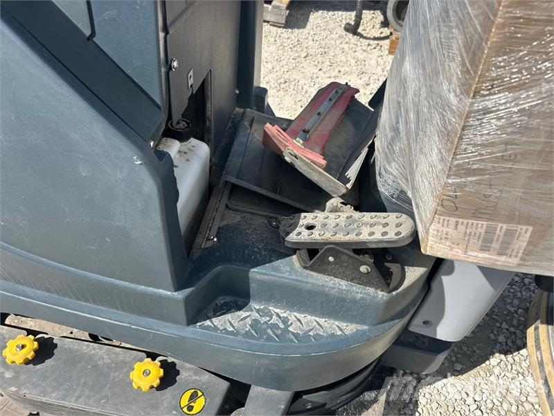Nilfisk Liberty SC60 X71D Ride-On Electric Floor Scrubber 其他拖车