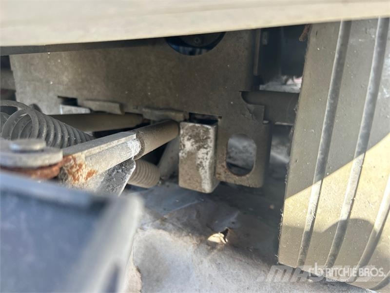 Nilfisk Liberty SC60 X71D Ride-On Electric Floor Scrubber 其他拖车
