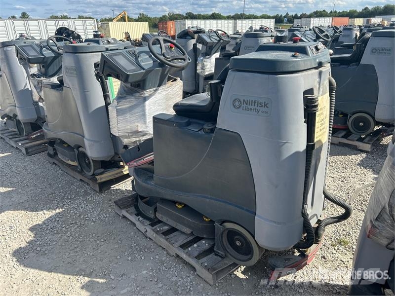 Nilfisk Liberty SC60 X71D Ride-On Electric Floor Scrubber 其他拖车