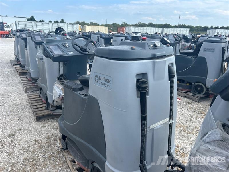 Nilfisk Liberty SC60 X71D Ride-On Electric Floor Scrubber その他トレーラー