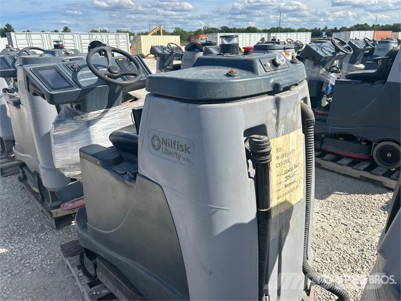 Nilfisk Liberty SC60 X71D Ride-On Electric Floor Scrubber 其他拖车