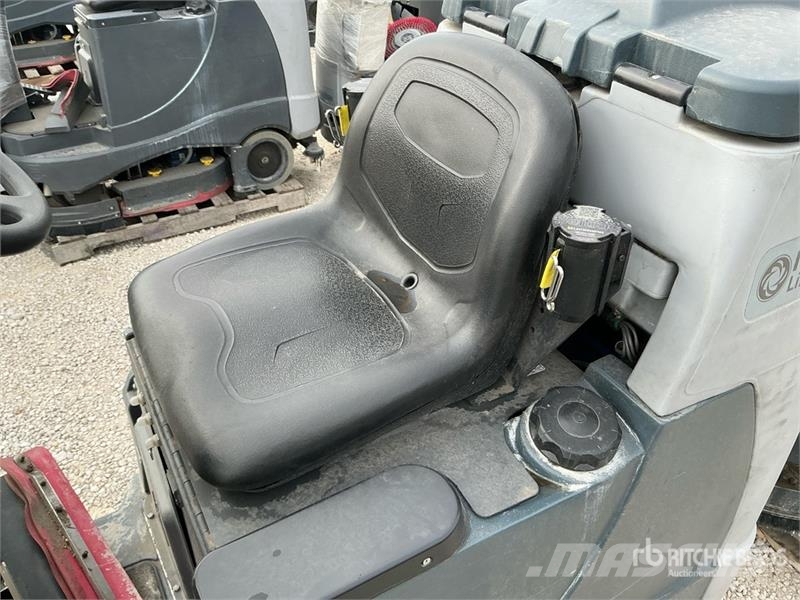 Nilfisk Liberty SC60 X71D Ride-On Electric Floor Scrubber その他トレーラー