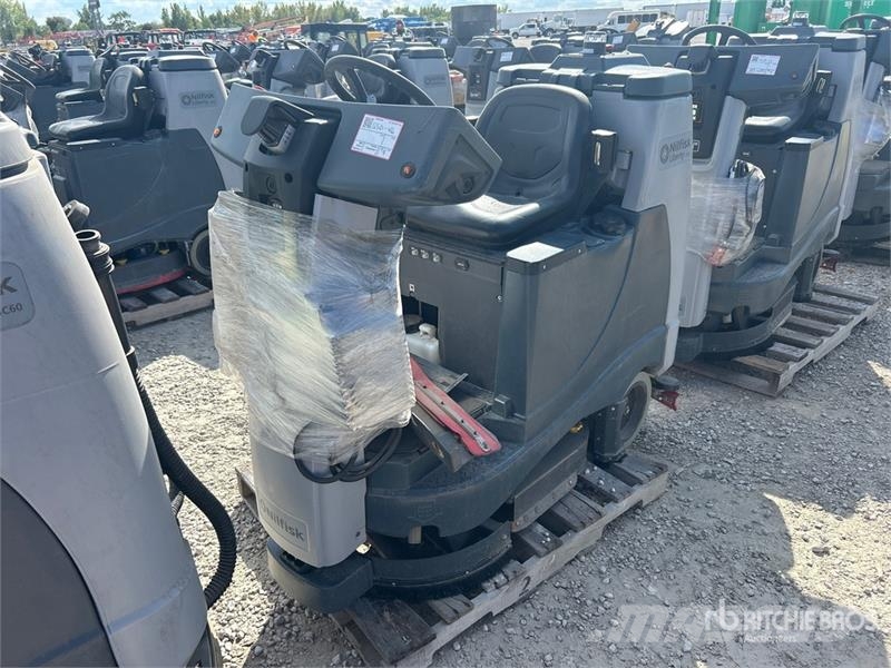 Nilfisk Liberty SC60 X71D Ride-On Electric Floor Scrubber 其他拖车